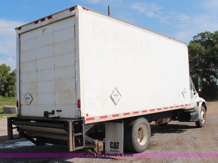 image for item J2108 2003 International DuraStar 4400 box truck