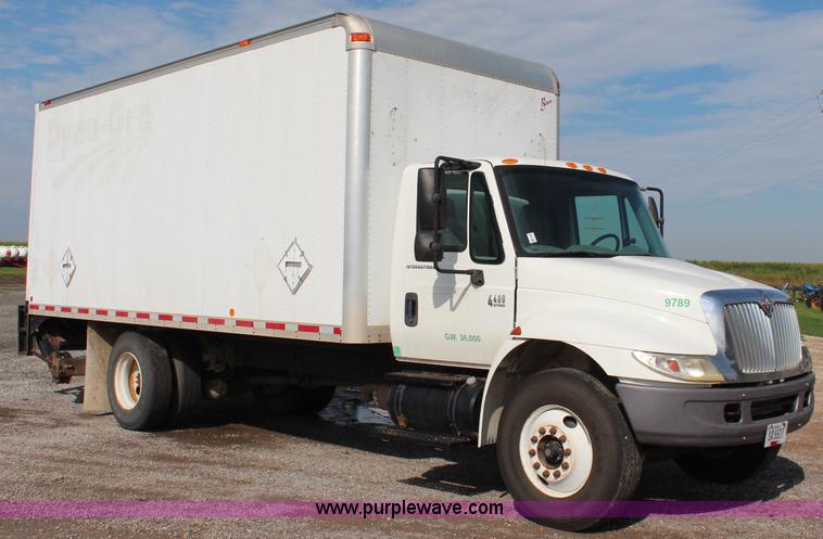 image for item J2108 2003 International DuraStar 4400 box truck