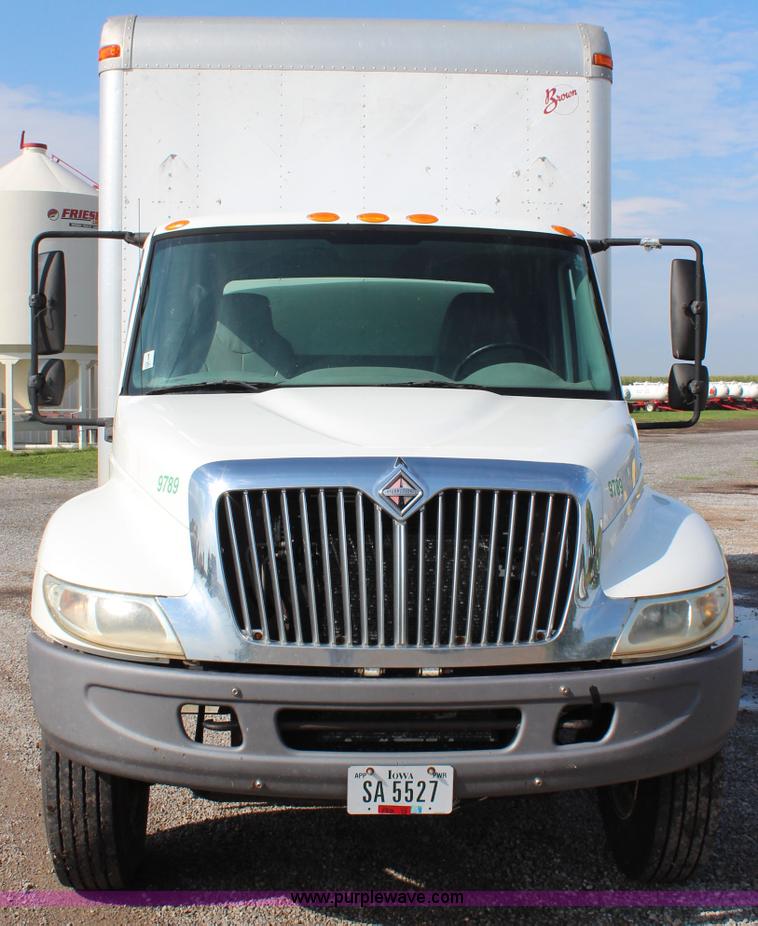 image for item J2108 2003 International DuraStar 4400 box truck