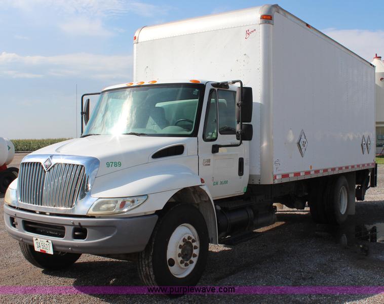 image for item J2108 2003 International DuraStar 4400 box truck