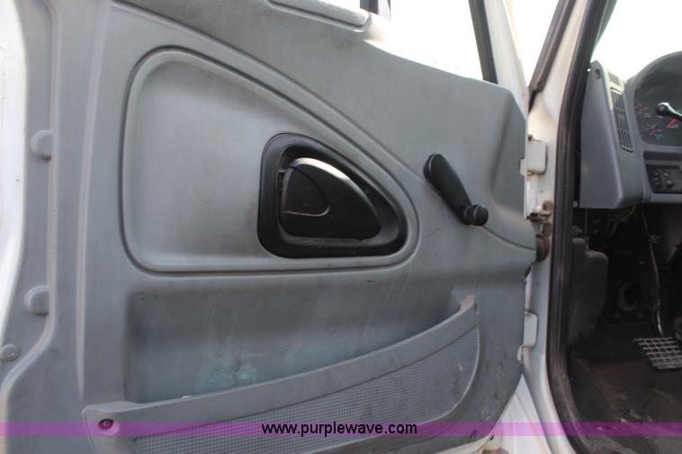 image for item J2108 2003 International DuraStar 4400 box truck