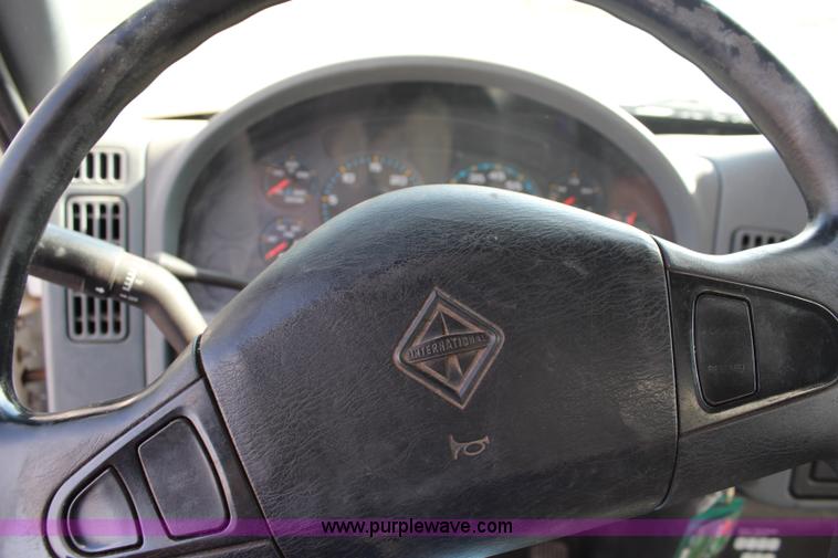 image for item J2108 2003 International DuraStar 4400 box truck