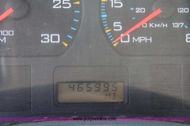 image for item J2108 2003 International DuraStar 4400 box truck