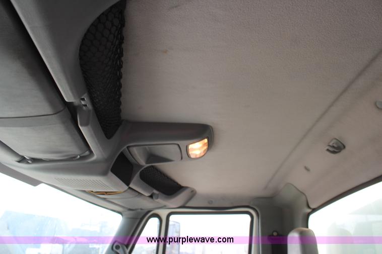 image for item J2108 2003 International DuraStar 4400 box truck