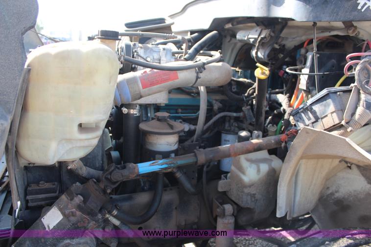 image for item J2108 2003 International DuraStar 4400 box truck