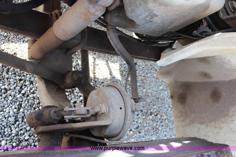 image for item J2108 2003 International DuraStar 4400 box truck