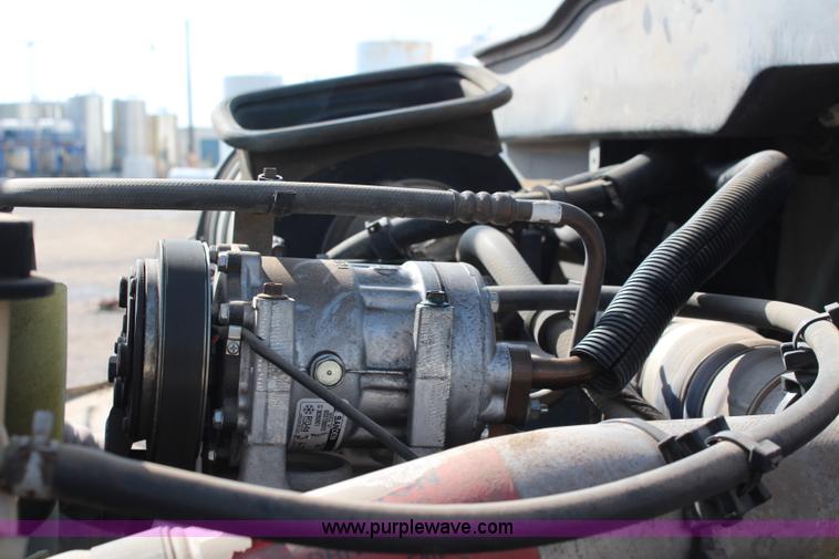 image for item J2108 2003 International DuraStar 4400 box truck