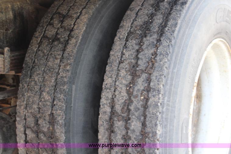 image for item J2108 2003 International DuraStar 4400 box truck