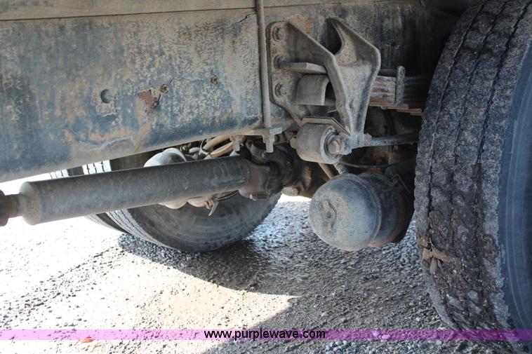 image for item J2108 2003 International DuraStar 4400 box truck