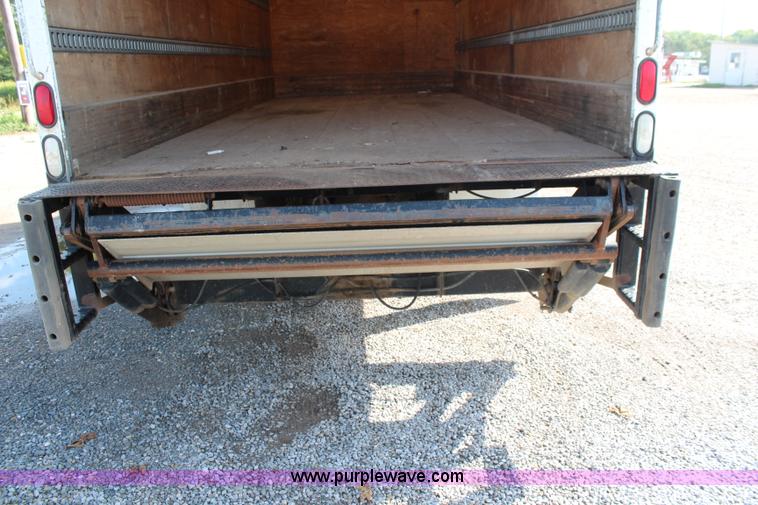 image for item J2108 2003 International DuraStar 4400 box truck