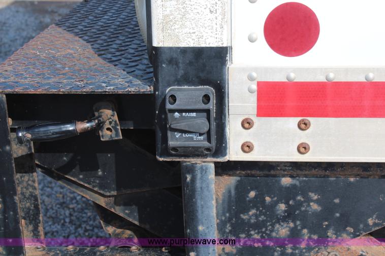 image for item J2108 2003 International DuraStar 4400 box truck