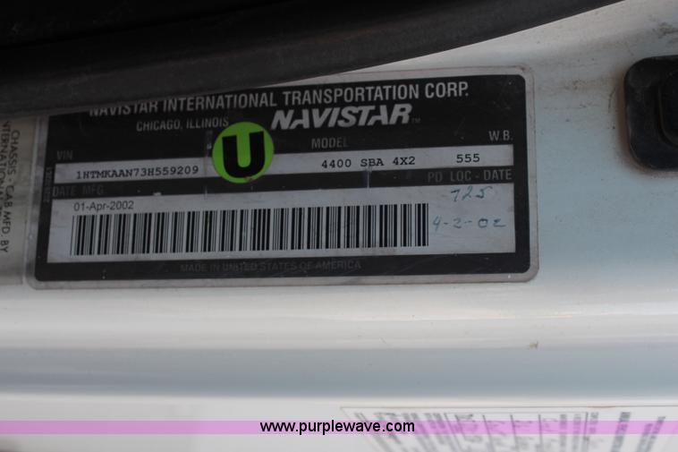 image for item J2108 2003 International DuraStar 4400 box truck