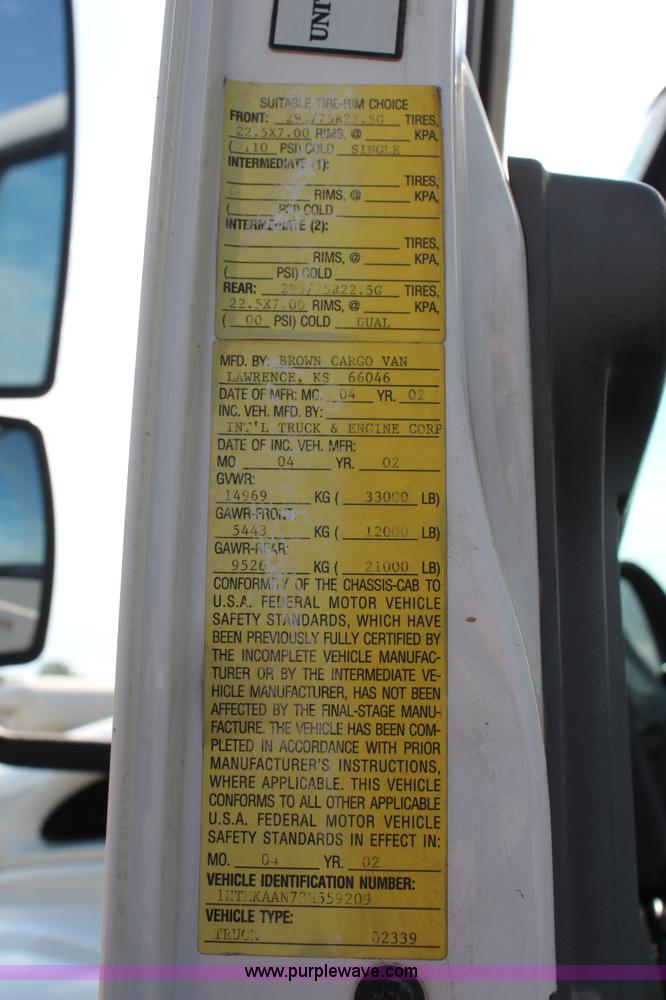 image for item J2108 2003 International DuraStar 4400 box truck