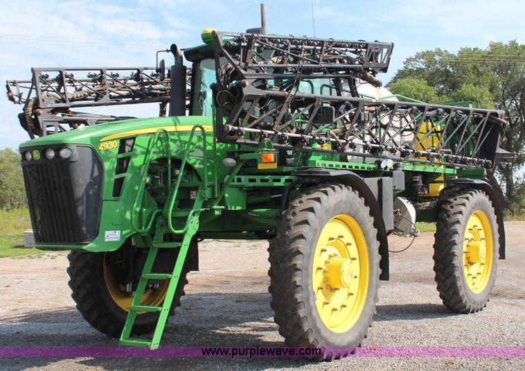 image for item J2131 2010 John Deere 4930 self-propelled sprayer