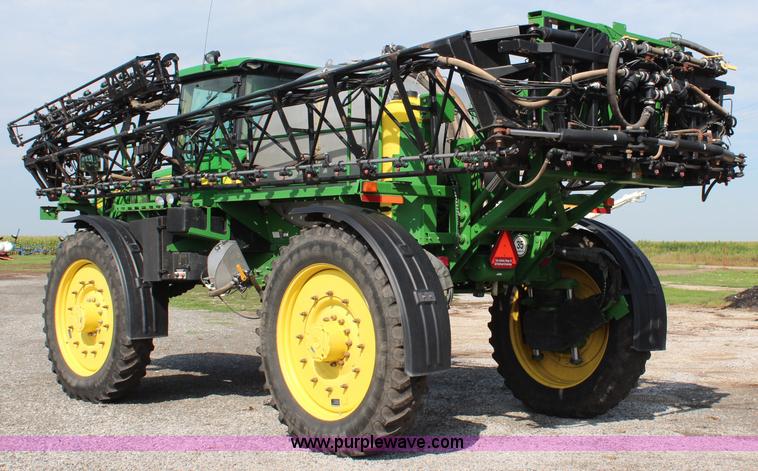 image for item J2131 2010 John Deere 4930 self-propelled sprayer