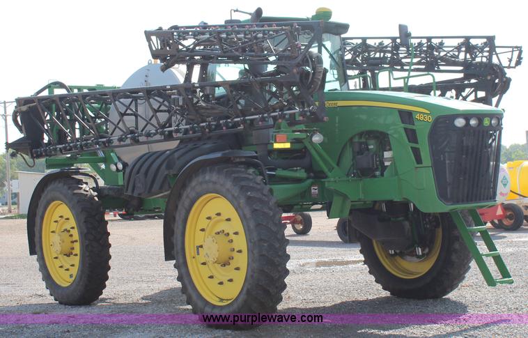 image for item J2131 2010 John Deere 4930 self-propelled sprayer