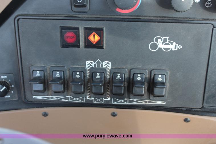 image for item J2131 2010 John Deere 4930 self-propelled sprayer