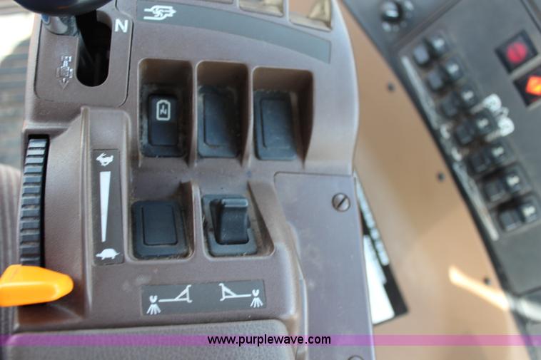 image for item J2131 2010 John Deere 4930 self-propelled sprayer