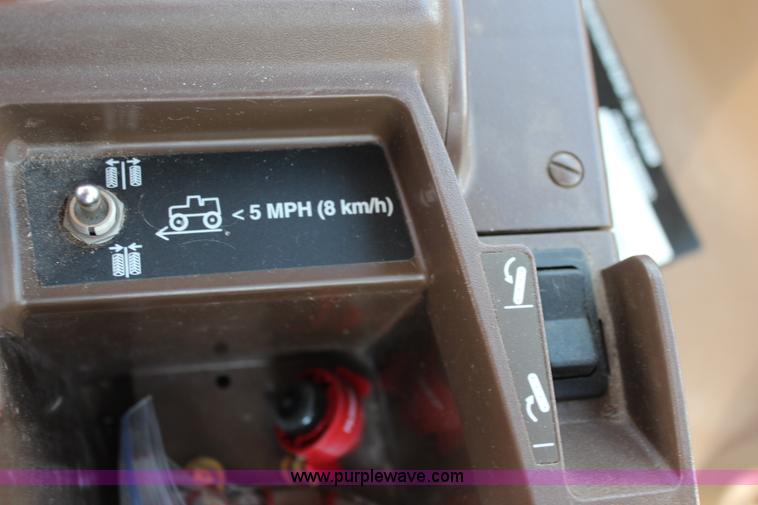 image for item J2131 2010 John Deere 4930 self-propelled sprayer