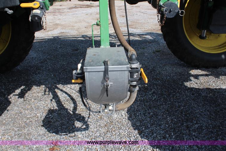 image for item J2131 2010 John Deere 4930 self-propelled sprayer
