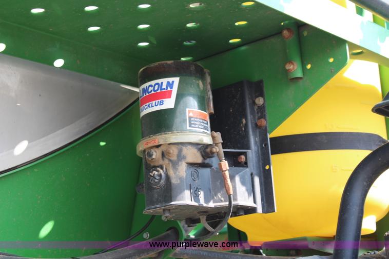 image for item J2131 2010 John Deere 4930 self-propelled sprayer