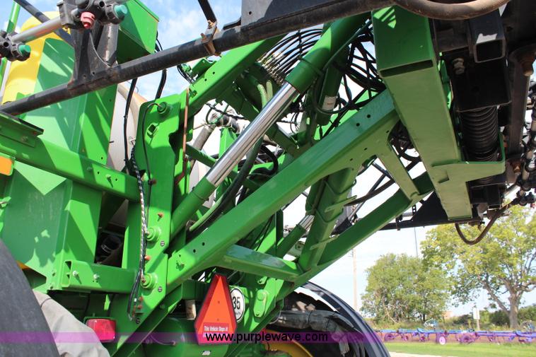 image for item J2131 2010 John Deere 4930 self-propelled sprayer