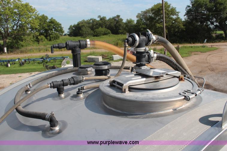 image for item J2131 2010 John Deere 4930 self-propelled sprayer