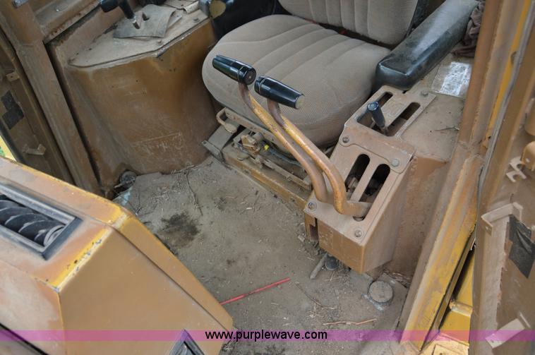 image for item AW9180 1989 Caterpillar D6H dozer