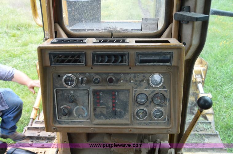 image for item AW9180 1989 Caterpillar D6H dozer