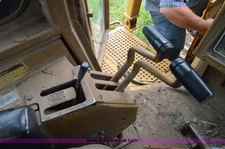 image for item AW9180 1989 Caterpillar D6H dozer