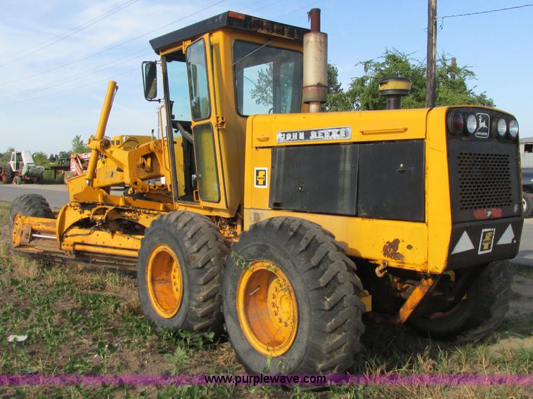 image for item AW9899 John Deere 770A articulated motor grader