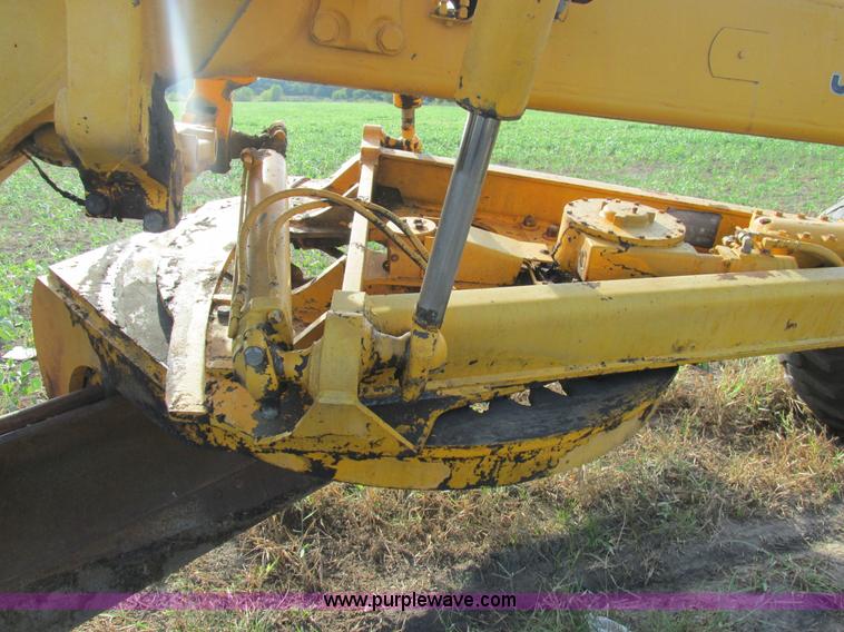 image for item AW9899 John Deere 770A articulated motor grader