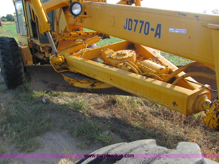 image for item AW9899 John Deere 770A articulated motor grader
