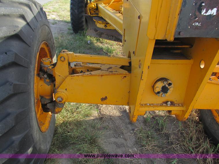 image for item AW9899 John Deere 770A articulated motor grader