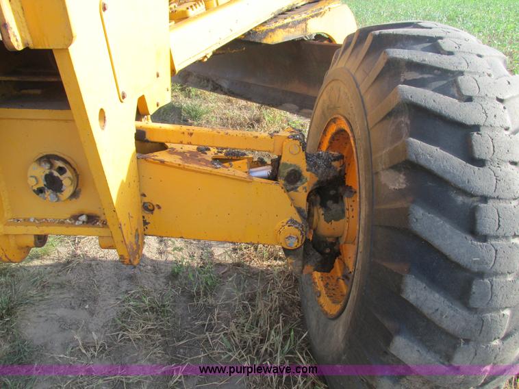 image for item AW9899 John Deere 770A articulated motor grader