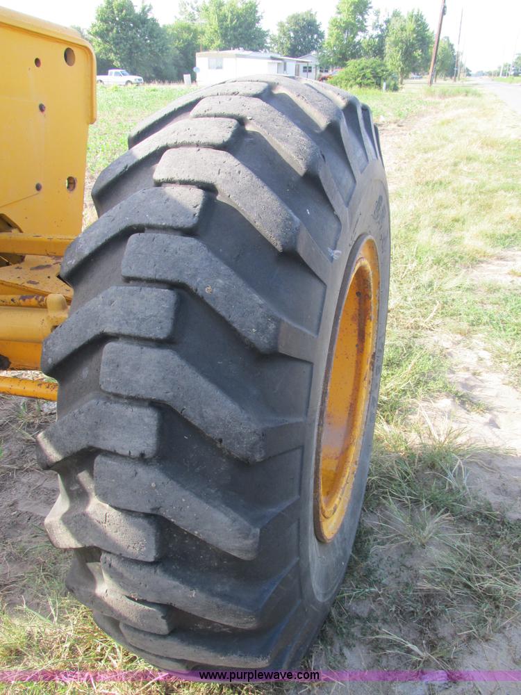 image for item AW9899 John Deere 770A articulated motor grader