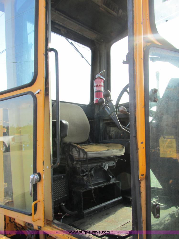 image for item AW9899 John Deere 770A articulated motor grader