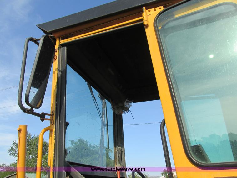 image for item AW9899 John Deere 770A articulated motor grader