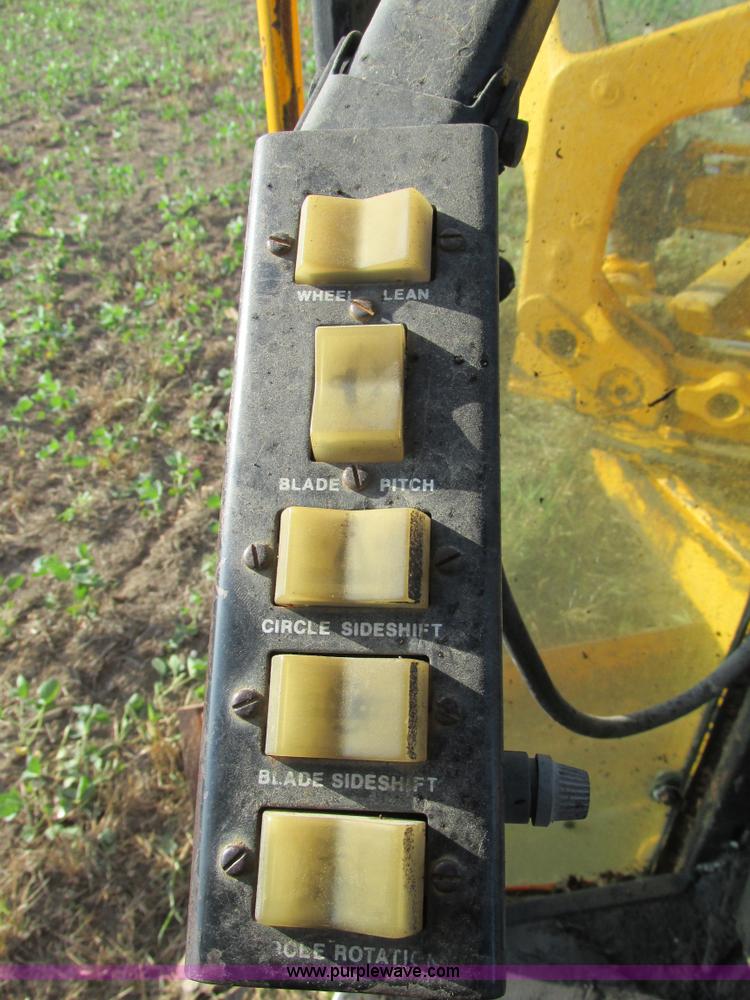 image for item AW9899 John Deere 770A articulated motor grader