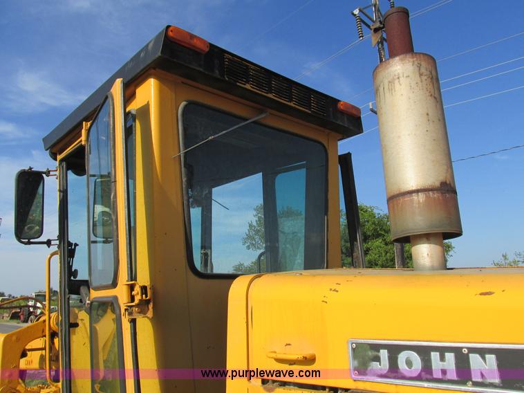 image for item AW9899 John Deere 770A articulated motor grader