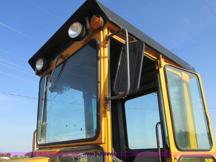 image for item AW9899 John Deere 770A articulated motor grader