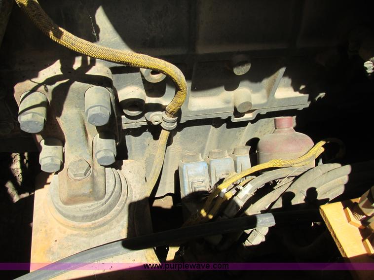 image for item AW9907 2001 Liebherr-America LR632 track loader