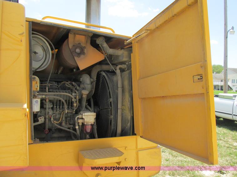 image for item AW9907 2001 Liebherr-America LR632 track loader