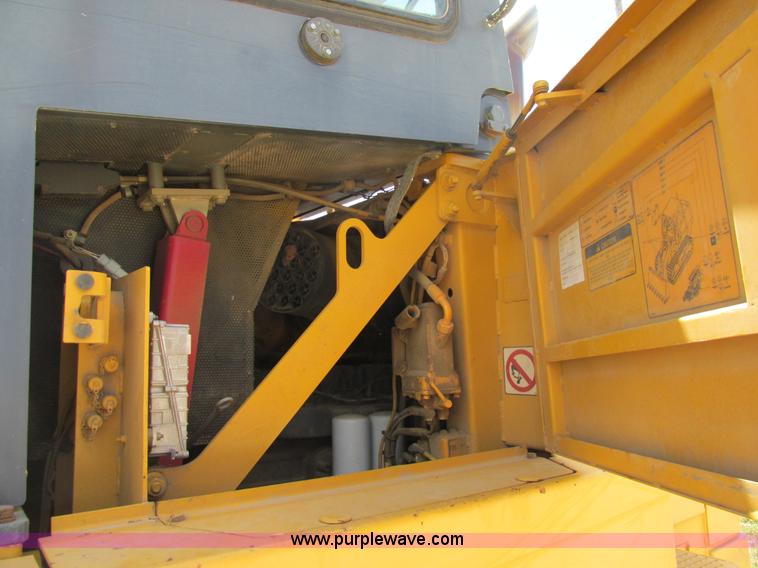 image for item AW9907 2001 Liebherr-America LR632 track loader