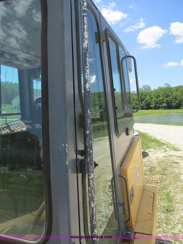 image for item AW9907 2001 Liebherr-America LR632 track loader