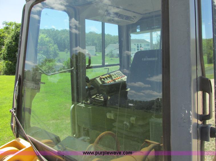 image for item AW9907 2001 Liebherr-America LR632 track loader