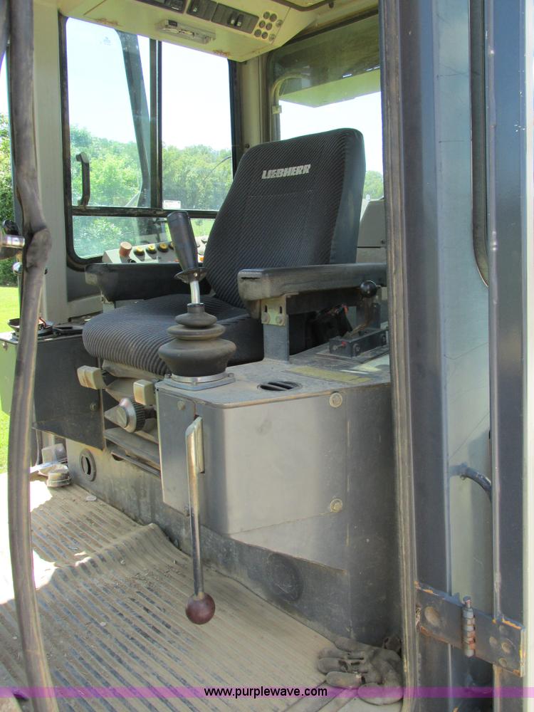 image for item AW9907 2001 Liebherr-America LR632 track loader