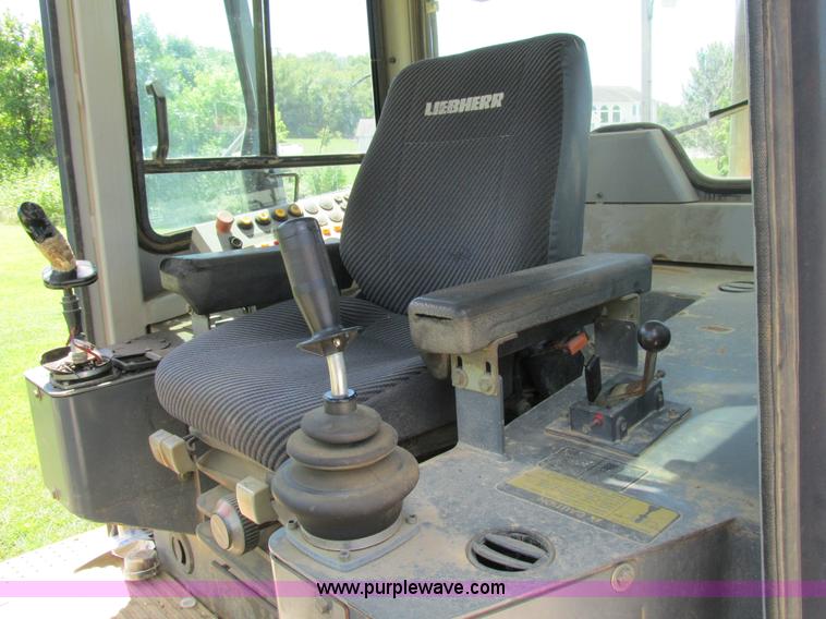 image for item AW9907 2001 Liebherr-America LR632 track loader