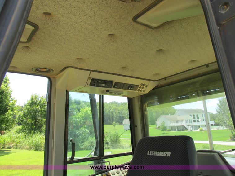 image for item AW9907 2001 Liebherr-America LR632 track loader