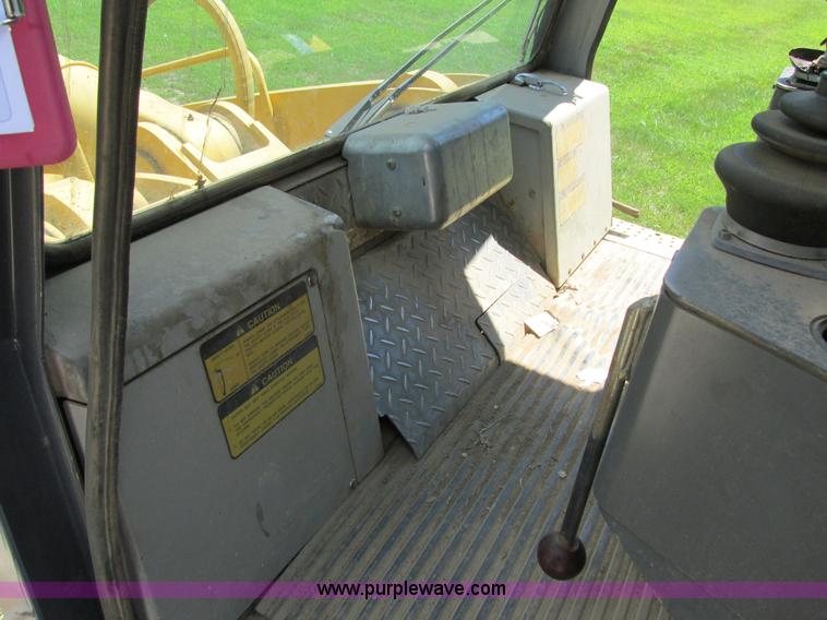 image for item AW9907 2001 Liebherr-America LR632 track loader